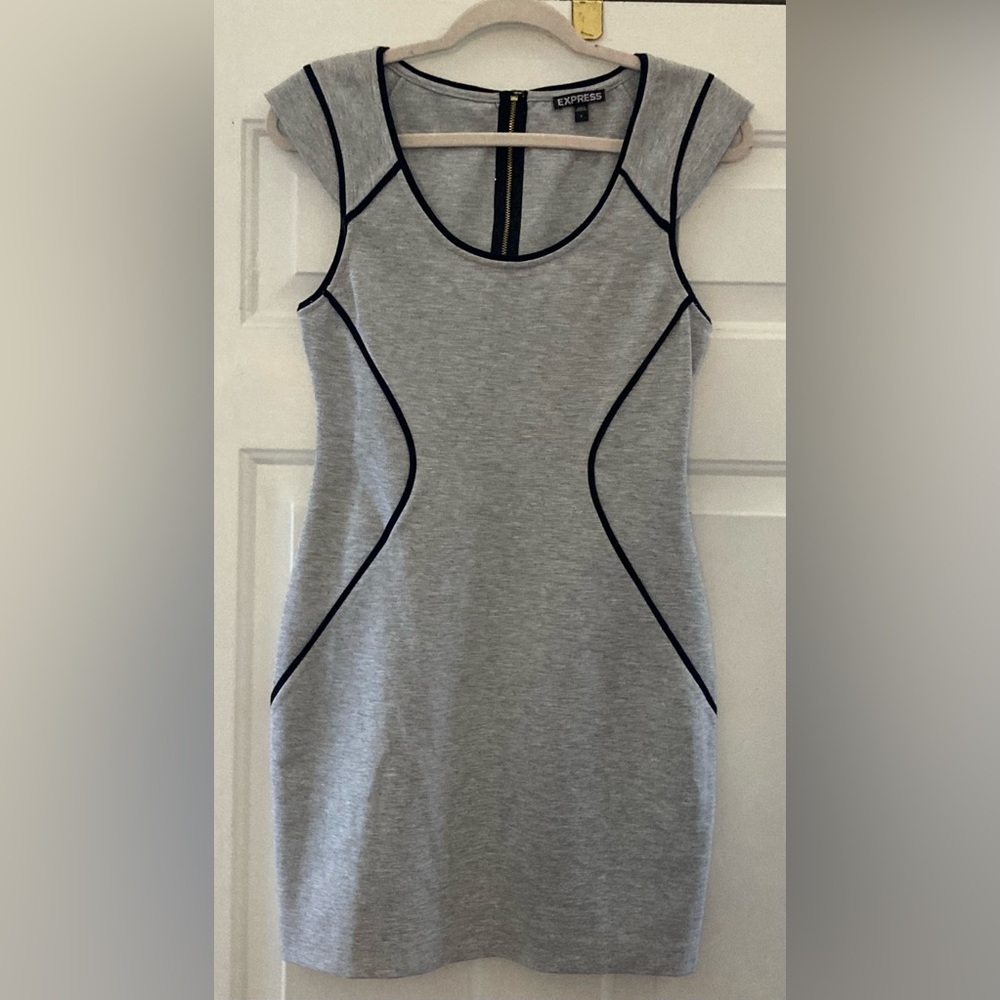 Express Women’s Dress
Size 6
Gray with black piping